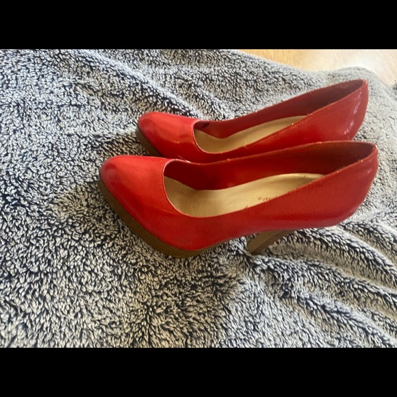 Red Pumps - Picture 2 of 3